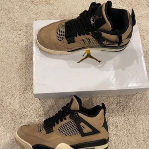 AIR JORDAN 4 RETRO MUSHROOM & BLACK